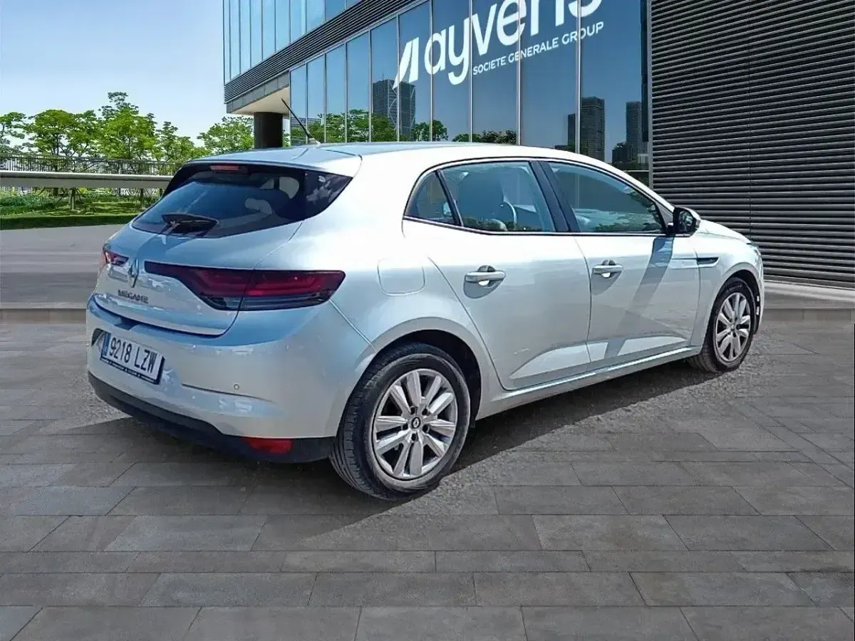 Usado Renault Mégane II Intens 115 CV (84 kW) 2022 Gris Berlina