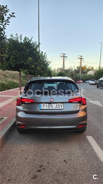 Gris / plata Usado 2016 Fiat Tipo Lounge Berlina | 7300 € (Precio justo) - Imagen 1/4
