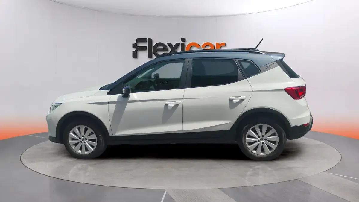 Usado Seat Arona Style 110 CV (80 kW) 2023 Blanco SUV