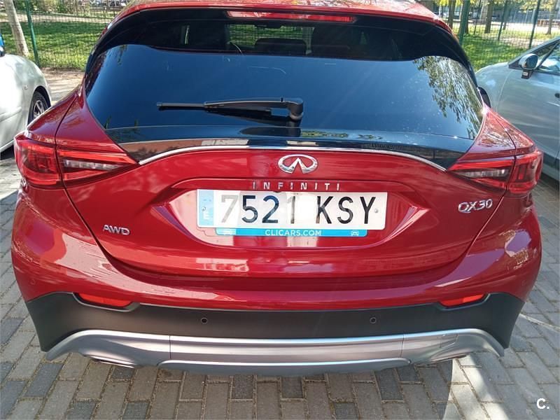 Usado Infiniti QX30 Premium 170 CV (125 kW) 2019 Rojo SUV