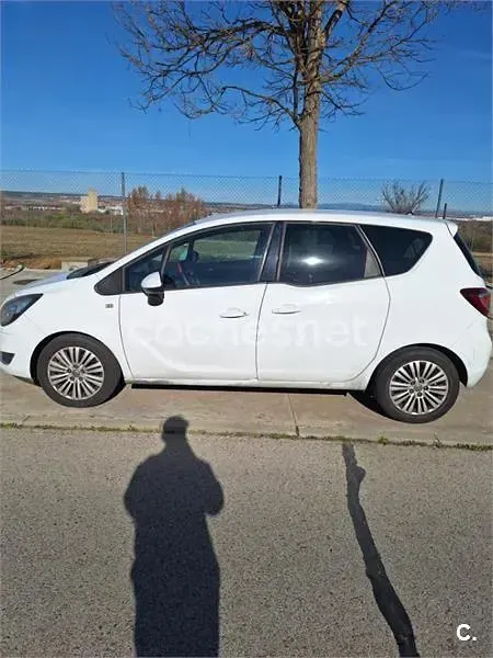 Usado Opel Meriva Selective 110 CV (80 kW) 2014 Blanco Monovolumen
