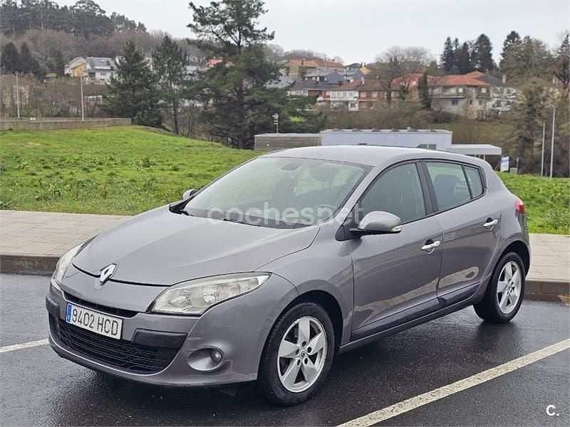 Gris / plata Usado 2011 Renault Mégane Business Berlina | 3999 € (Super precio) - Imagen 1/4