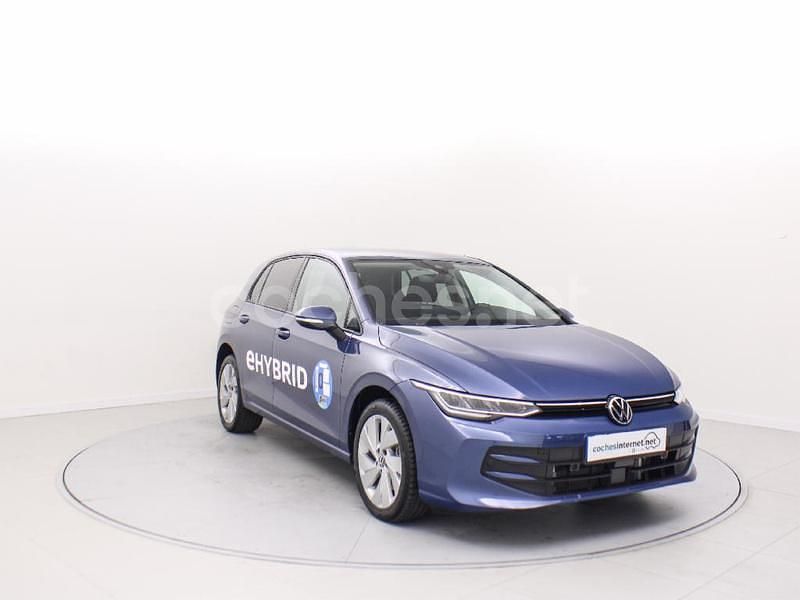 Azul Usado 2025 VW Golf VIII Match Berlina | 38.500 € - Imagen 1/4