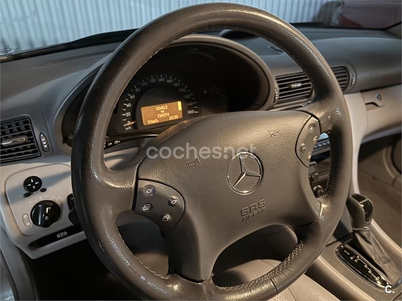 Usado Mercedes C220 Avantgarde 143 CV (105 kW) 2003 Gris / plata Berlina