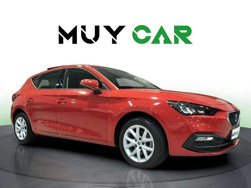 Usado Seat Leon Style 110 CV (80 kW) 2021 Rojo Utilitario