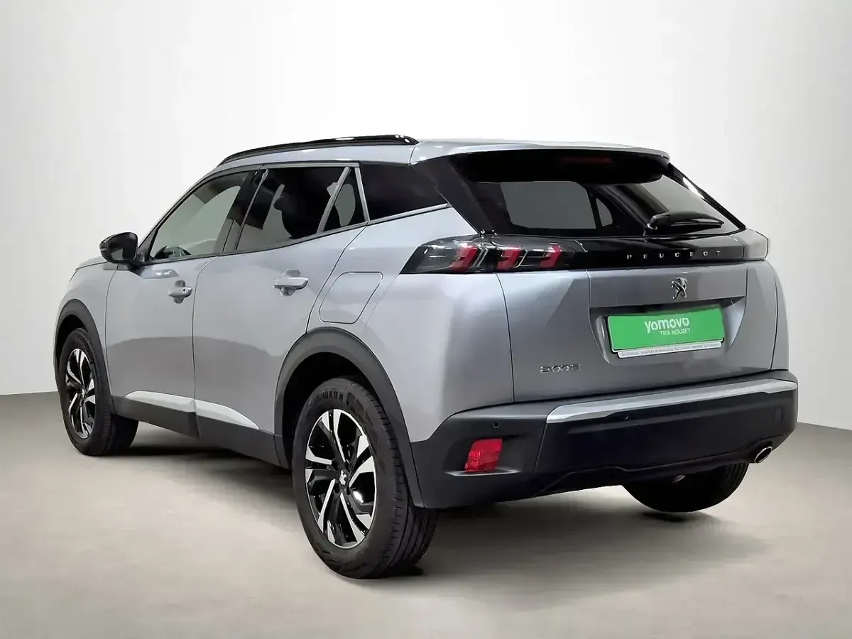 Usado Peugeot 2008 GT 131 CV (96 kW) 2023 Gris SUV
