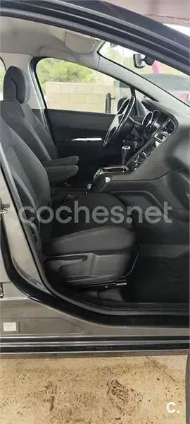 Usado Peugeot 5008 Active 120 CV (88 kW) 2016 Negro Monovolumen