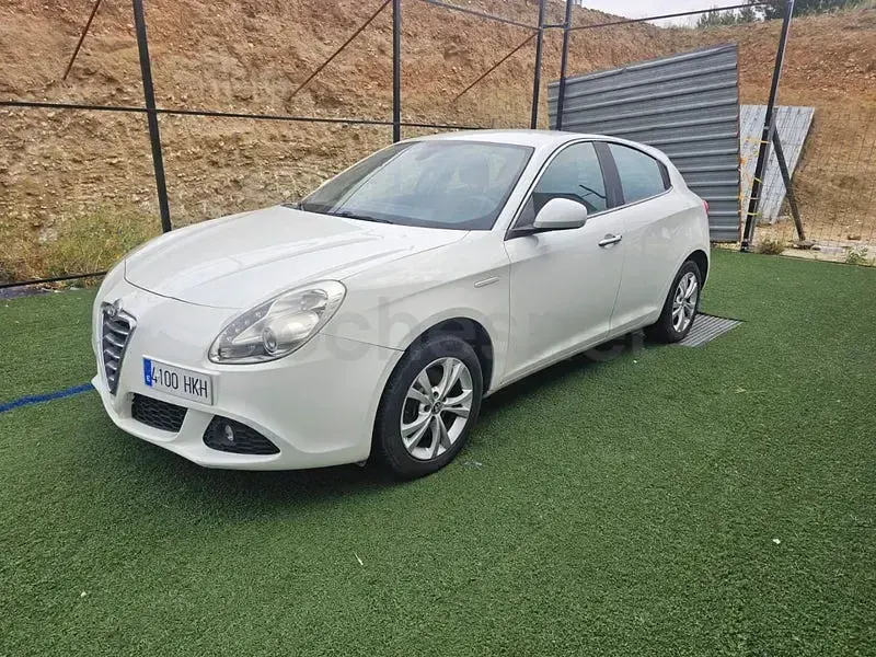 Usado Alfa Romeo Giulietta Distinctive 140 CV (102 kW) 2012 Blanco Utilitario