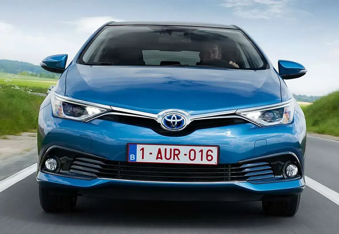 Usado Toyota Auris Active 116 CV (85 kW) 2015 Azul Utilitario
