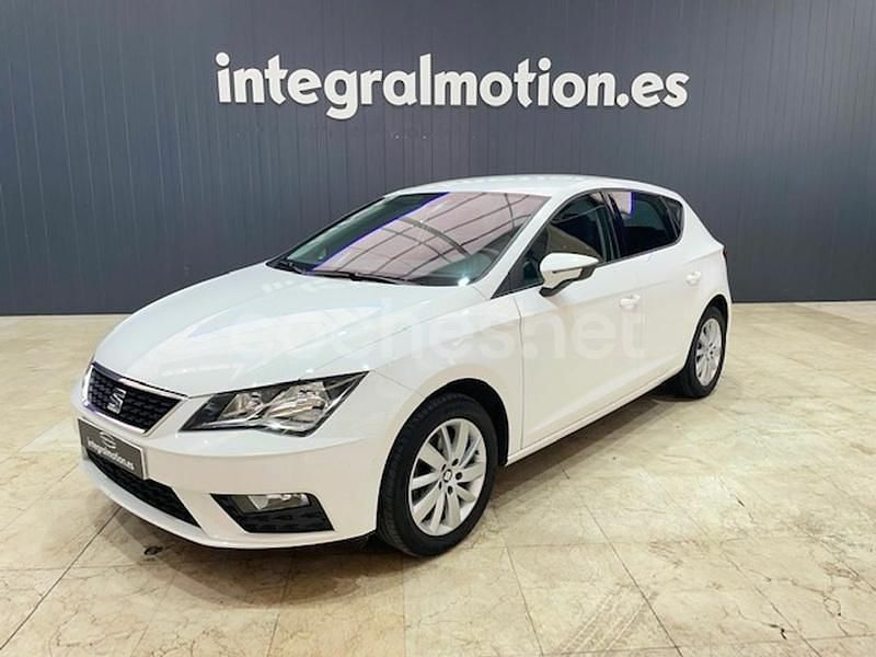 Usado Seat Leon Style 115 CV (84 kW) 2020 Blanco Familiar