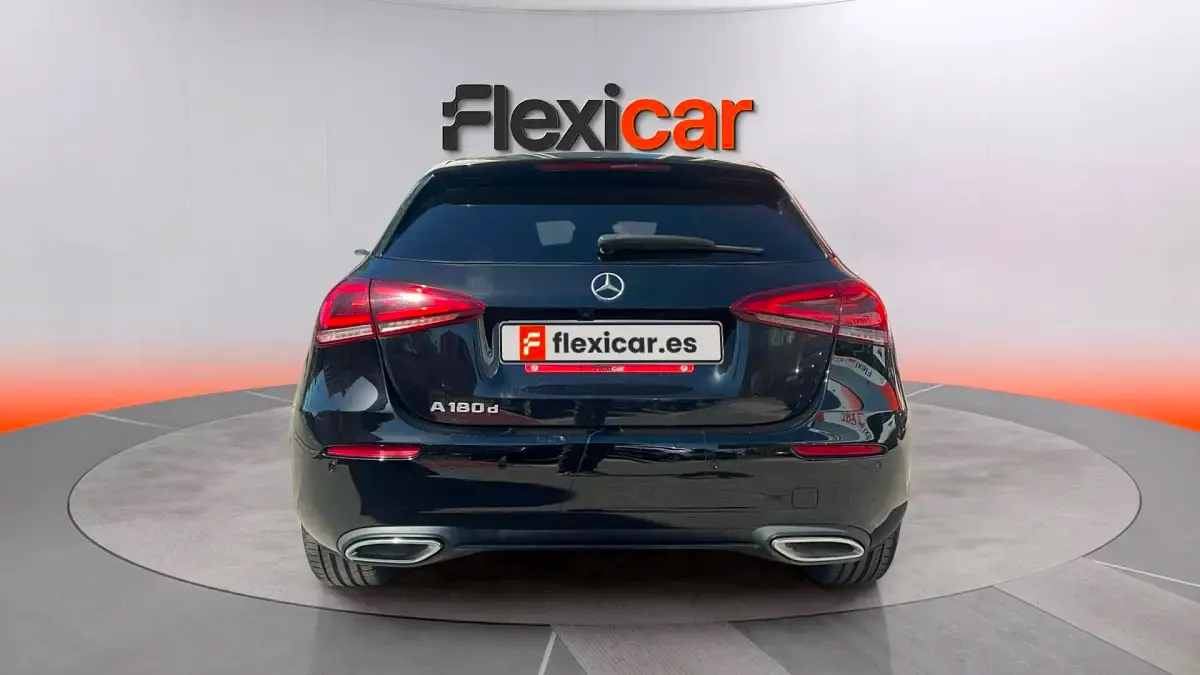 Usado Mercedes A180 116 CV (85 kW) 2019 Negro Berlina