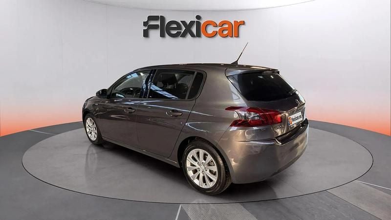 Usado Peugeot 308 Style 131 CV (96 kW) 2020 Gris Utilitario