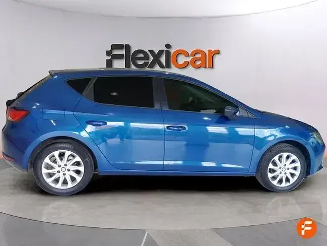 Usado Seat Leon Reference 105 CV (77 kW) 2015 Azul Berlina