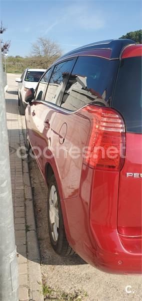 Usado Peugeot 5008 Family 112 CV (82 kW) 2012 Rojo Monovolumen