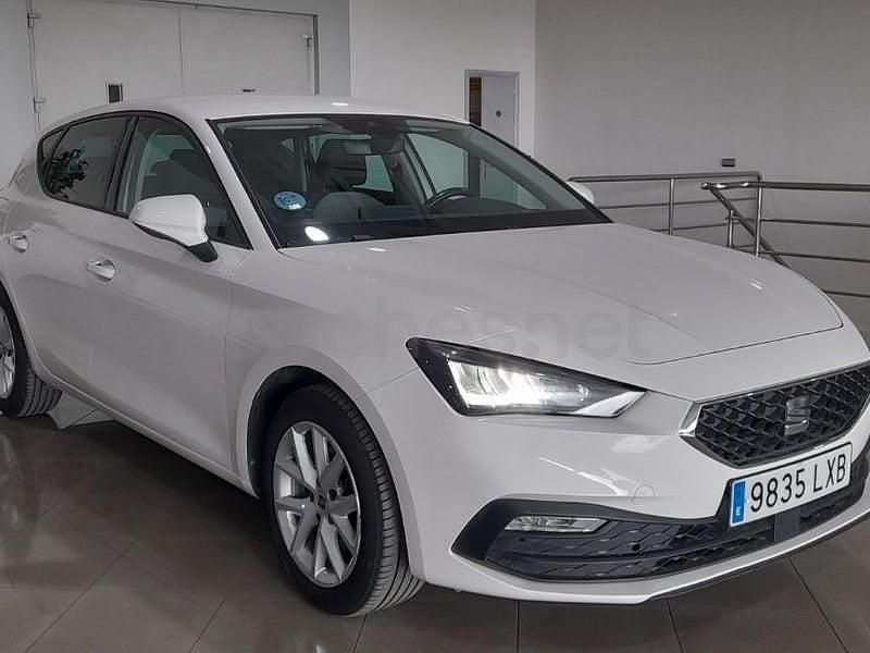 Usado Seat Leon Style 115 CV (84 kW) 2022 Blanco Berlina