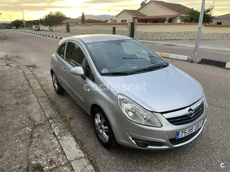 Usado Opel Corsa Enjoy 90 CV (66 kW) 2008 Gris / plata Utilitario