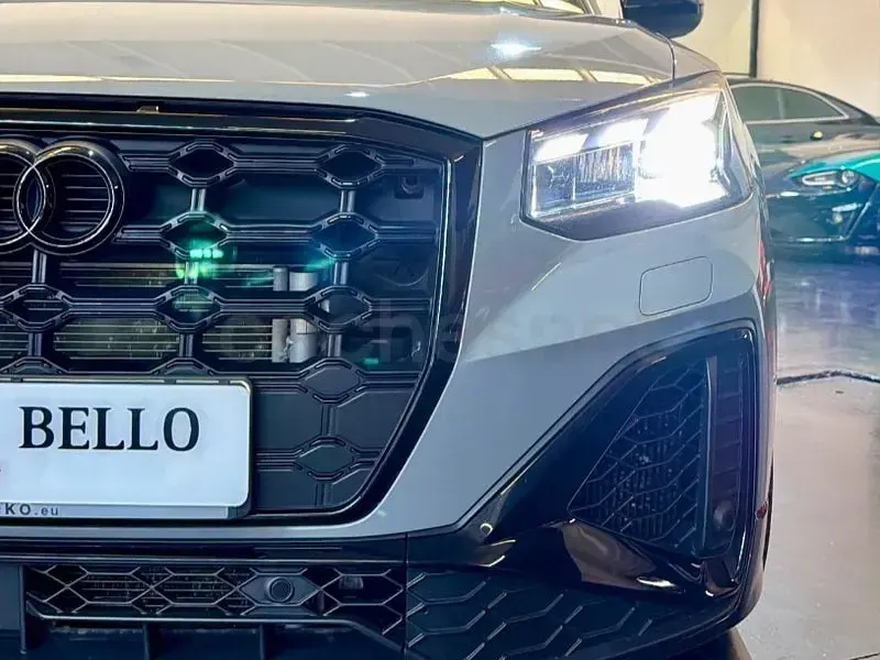 Usado Audi SQ2 Sport 300 CV (220 kW) 2022 Gris / plata SUV