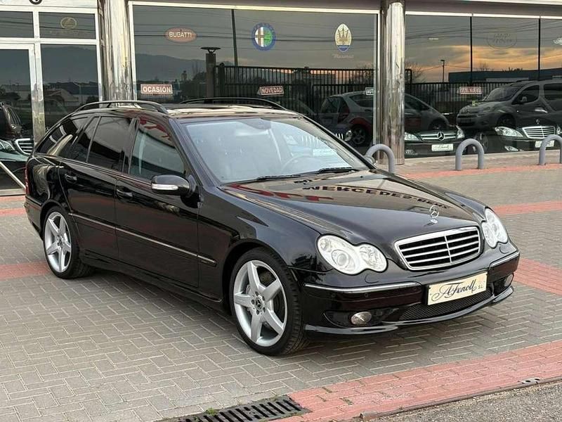 Usado Mercedes C320 Avantgarde 224 CV (164 kW) 2007 Negro Familiar
