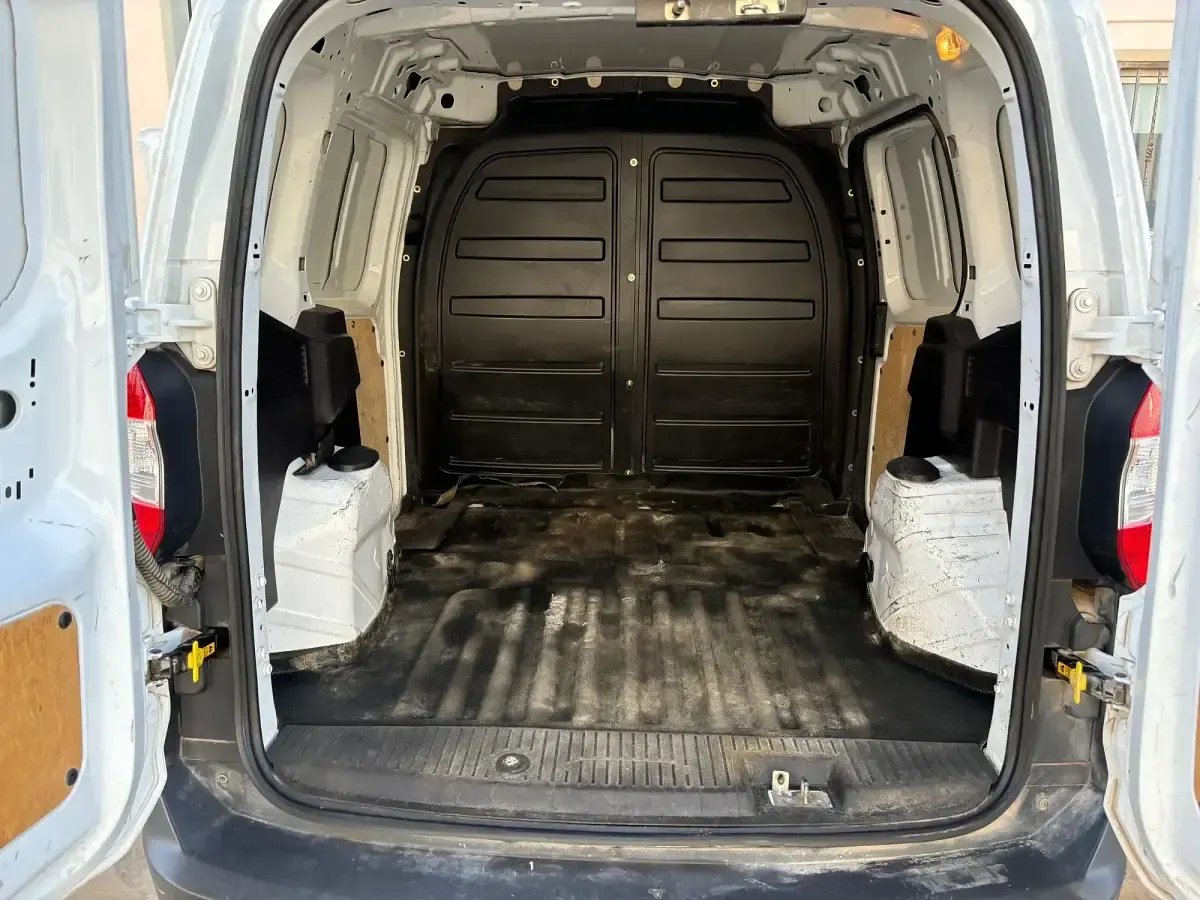 Usado Ford Transit Courier Trend 95 CV (69 kW) 2017 Blanco Van