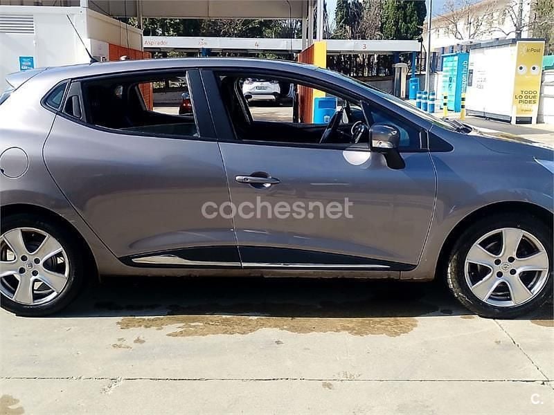Usado Renault Clio GrandTour 90 CV (66 kW) 2016 Gris / plata Familiar