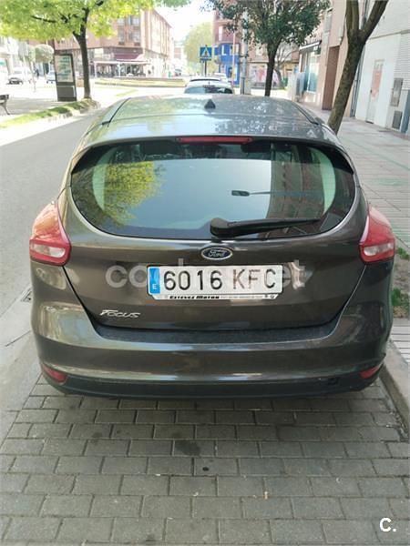 Usado Ford Focus Business Edition 120 CV (88 kW) 2017 Gris / plata Berlina