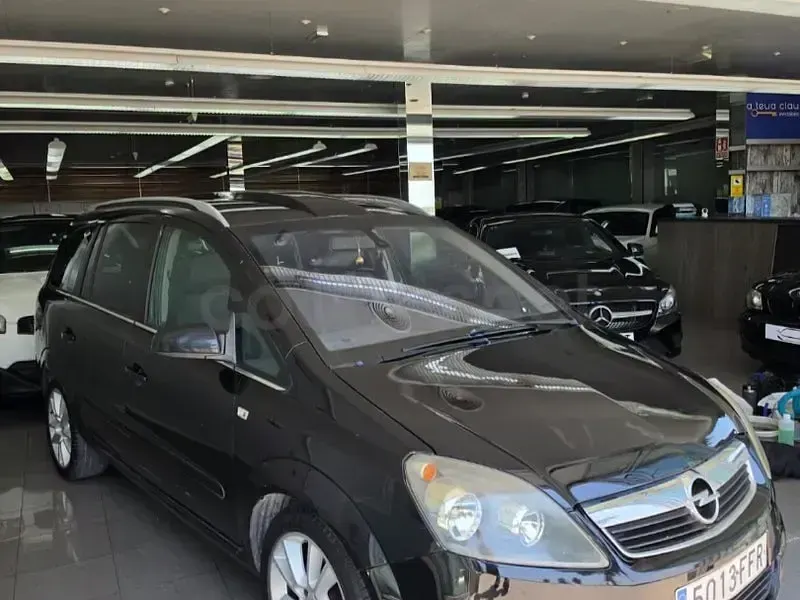 Usado Opel Zafira Cosmo 150 CV (110 kW) 2006 Negro Monovolumen
