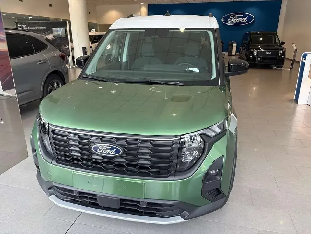 Nuevo Ford Tourneo Active 125 CV (91 kW) 2026 Verde Van