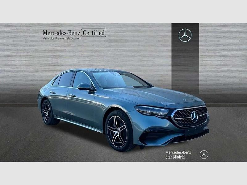 Usado Mercedes E300 313 CV (230 kW) 2025 Verde Berlina