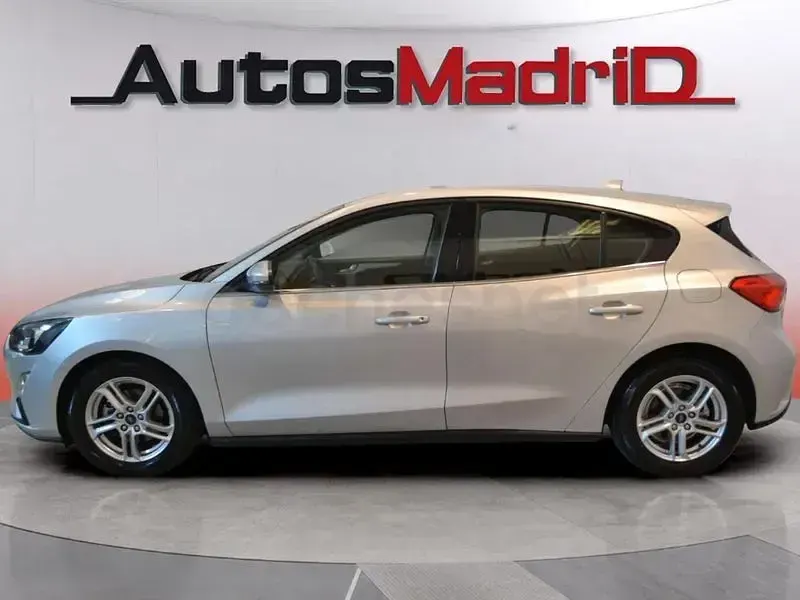 Usado Ford Focus Trend 125 CV (91 kW) 2021 Gris / plata Berlina
