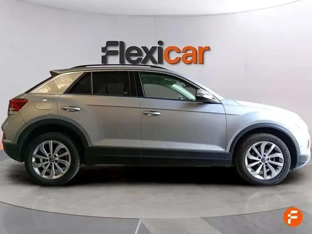 Usado VW T-Roc 116 CV (85 kW) 2024 Gris SUV