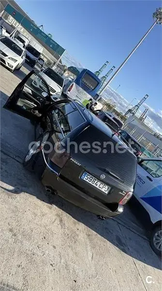 Usado VW Passat Highline 130 CV (95 kW) 2004 Negro Familiar