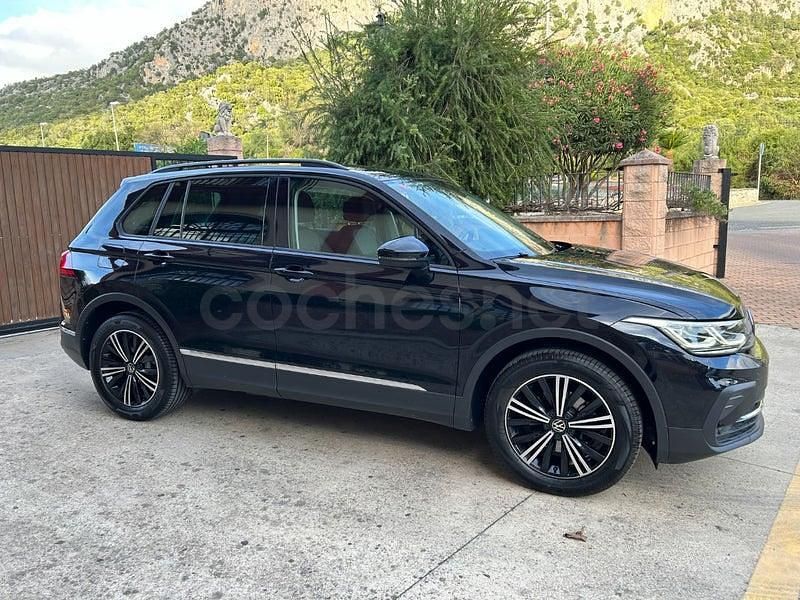 Usado VW Tiguan Life 150 CV (110 kW) 2021 Negro SUV