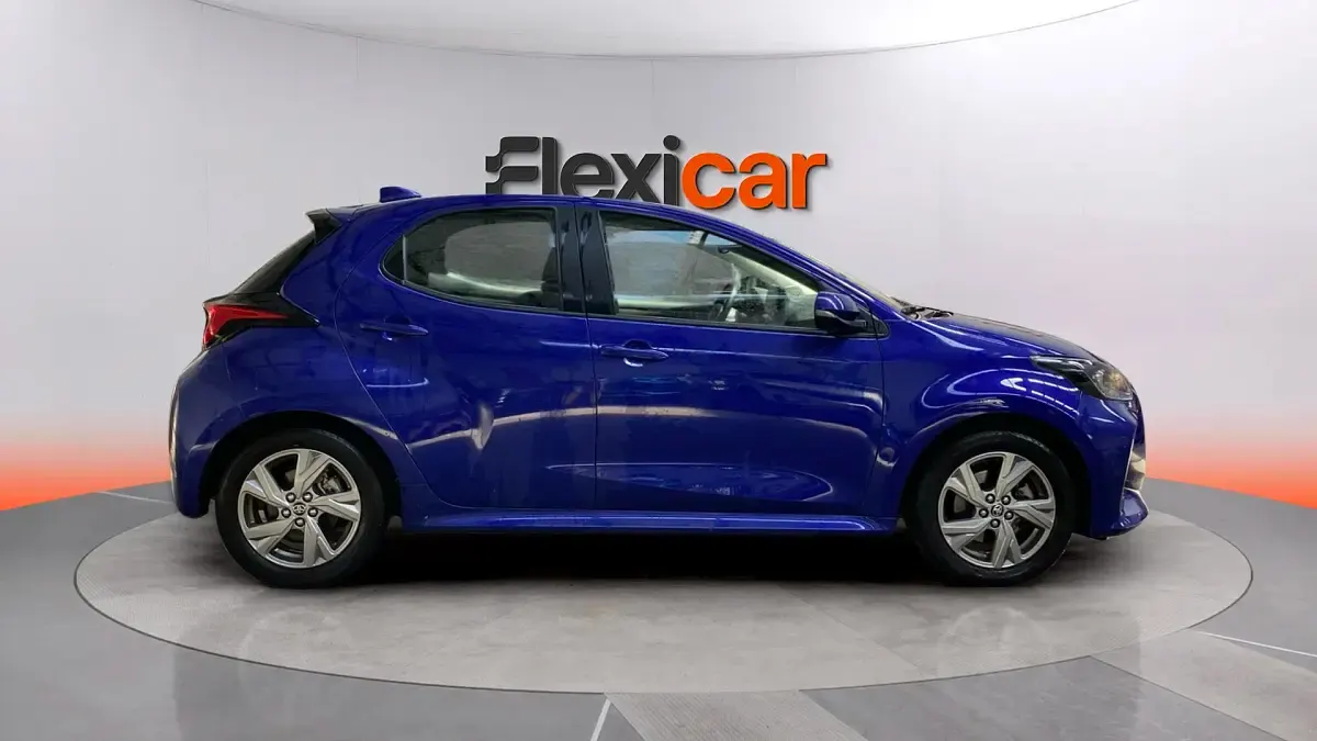 Usado Toyota Yaris Hybrid Active 116 CV (85 kW) 2025 Azul Berlina