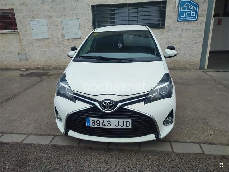 Blanco Usado 2015 Toyota Yaris Active Berlina | 7000 € (Buen precio) - Imagen 1/4