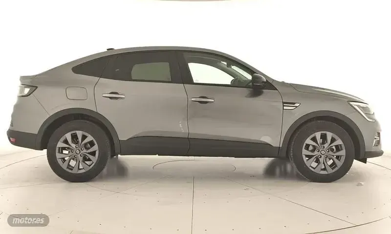 Usado Renault Arkana 140 CV (102 kW) 2025 Gris SUV