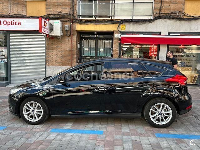 Negro Usado 2016 Ford Focus Trend Berlina | 9000 € (Buen precio) - Imagen 1/4