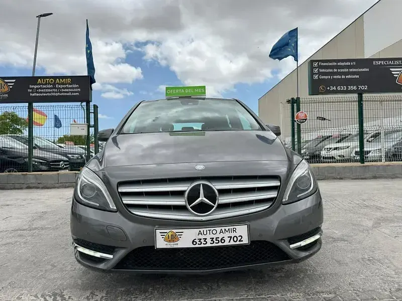 Usado Mercedes B180 109 CV (80 kW) 2015 Gris / plata Utilitario