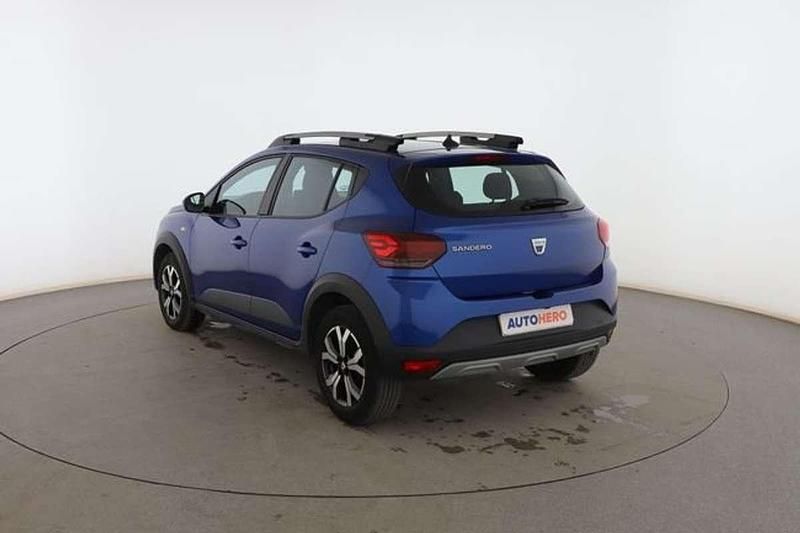 Usado Dacia Sandero Comfort 90 CV (66 kW) 2022 Azul Utilitario