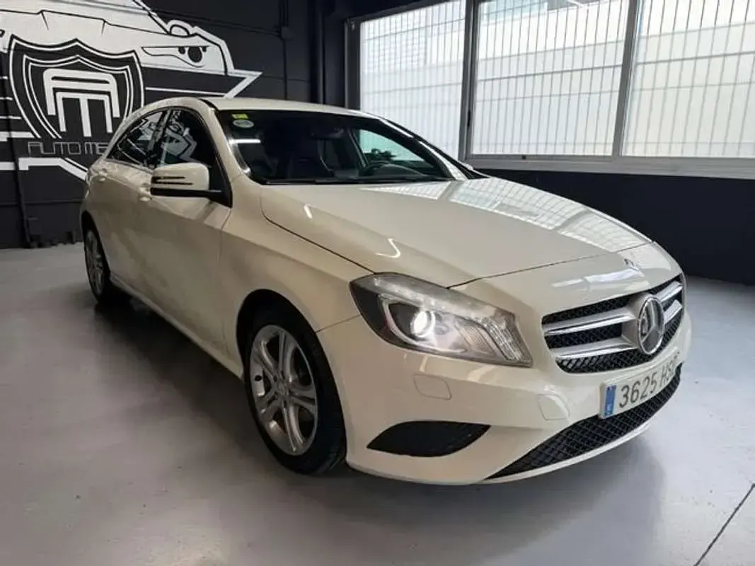 Käytetty Mercedes A180 Urban 109 HP (80 kW) 2013 Valkoinen Coupe - kaksiovinen