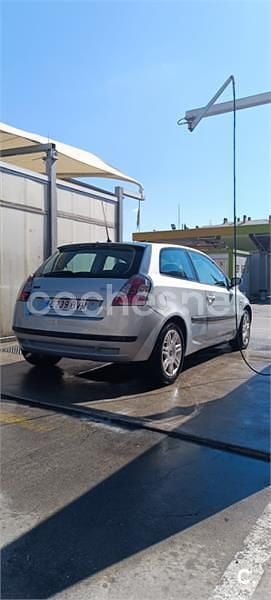 Usado Fiat Stilo Dynamic 115 CV (84 kW) 2002 Gris / plata Berlina