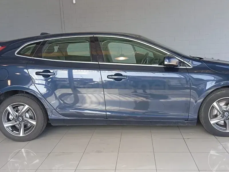Usado Volvo V40 Momentum 150 CV (110 kW) 2014 Azul Berlina