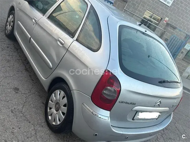Usado Citroën Xsara Picasso Exclusive 92 CV (67 kW) 2011 Gris / plata Monovolumen