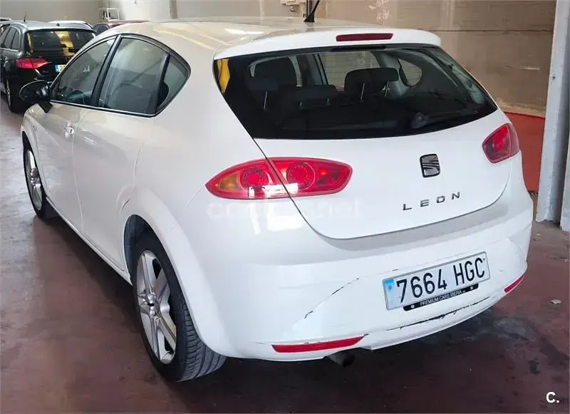 Usado Seat Leon Copa 90 CV (66 kW) 2011 Blanco Utilitario