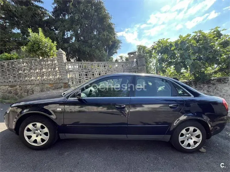 Usado Audi A4 130 CV (95 kW) 2002 Azul Berlina
