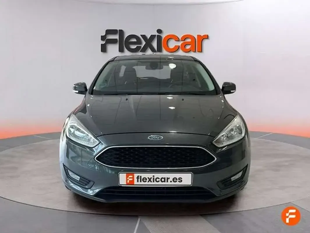 Usado Ford Focus Business Edition 125 CV (91 kW) 2017 Gris Familiar