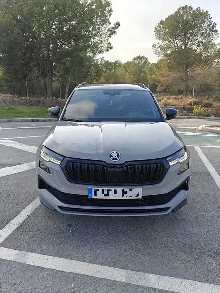 Usado Skoda Karoq SportLine 150 CV (110 kW) 2022 Gris / plata SUV