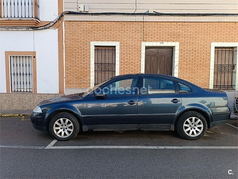 Azul Usado 2005 VW Passat Advance Berlina | 4500 € (Precio justo) - Imagen 1/4
