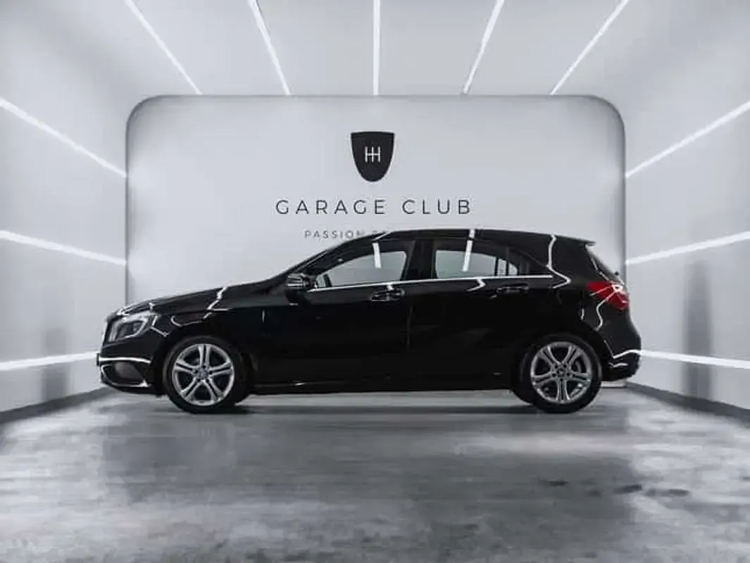 Usado Mercedes A180 Urban 109 CV (80 kW) 2013 Negro Utilitario