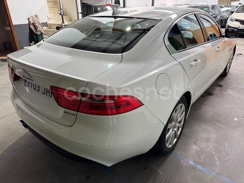 Usado Jaguar XE Pure 180 CV (132 kW) 2015 Blanco Berlina