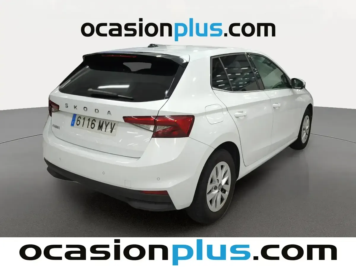 Usado Skoda Fabia Selection 95 CV (69 kW) 2025 Blanco Berlina